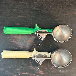 Vintage Ice Cream Scoops 1980s Syscoware Large #10 3.25 oz and #12 2.67 oz WORKS